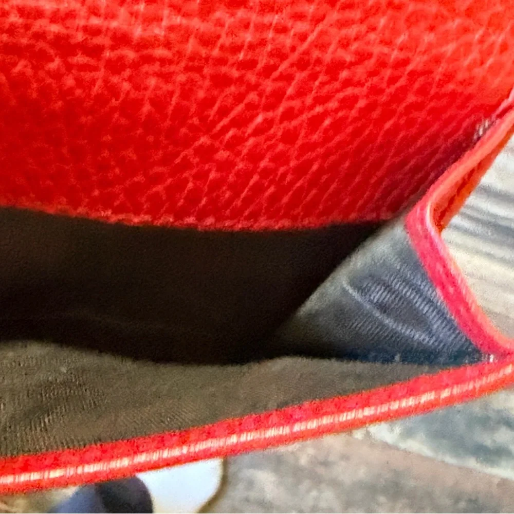 Gucci Interlocking G Bifold Wallet in red pebbled leather authentic genuine - Picture 8 of 16